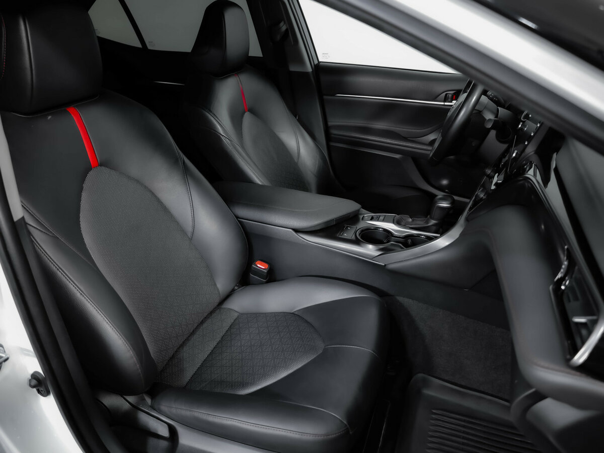 Б/У Тойота Камри 2021 года. Фото: #21