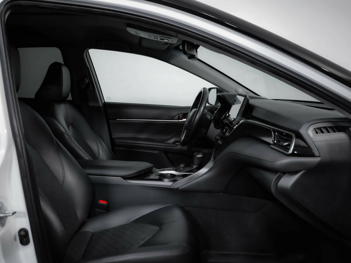 Б/У Тойота Камри 2021 года. Фото: #22