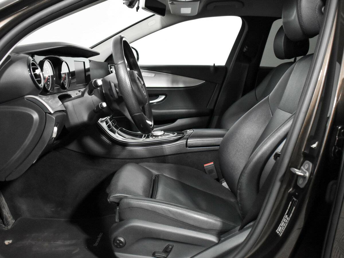 Б/У Мерседес-Бенц Е-Класс 2016 года. Фото: #8