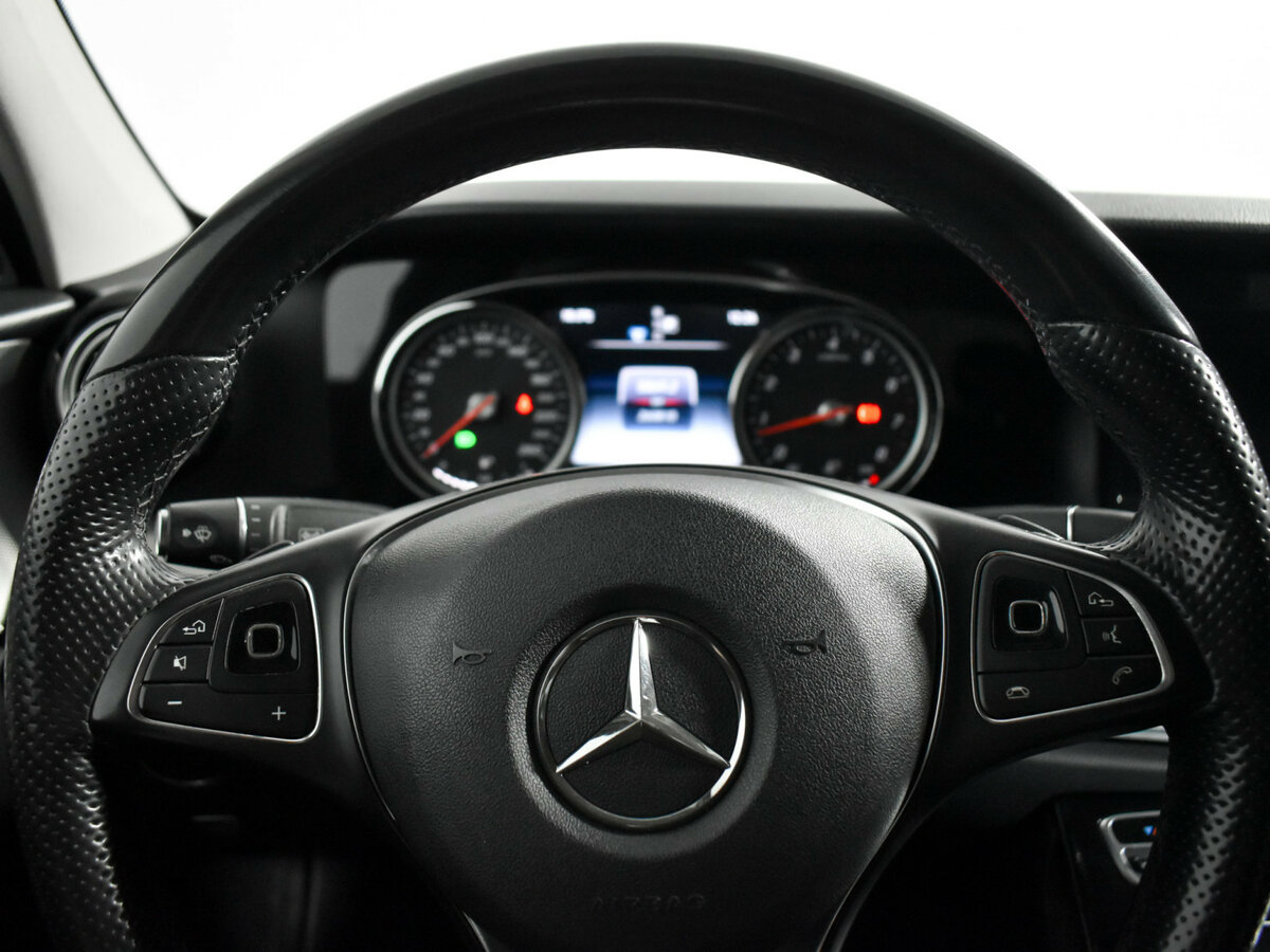 Б/У Мерседес-Бенц Е-Класс 2016 года. Фото: #17