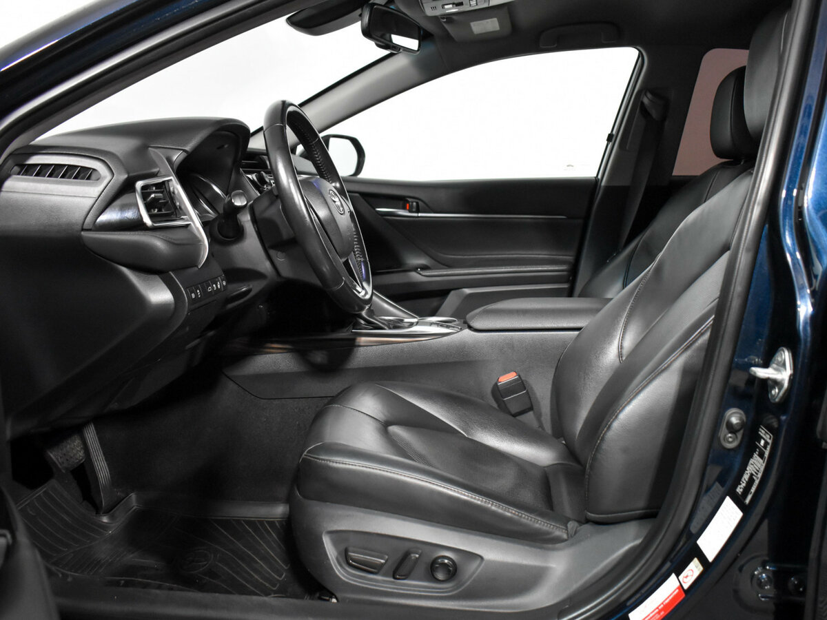 Б/У Тойота Камри 2018 года. Фото: #9