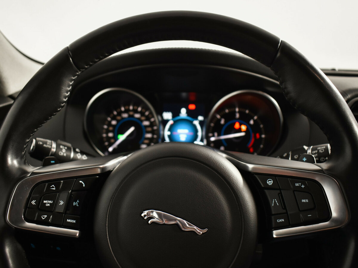 Б/У Ягуар Ф-Пэйс 2018 года. Фото: #13