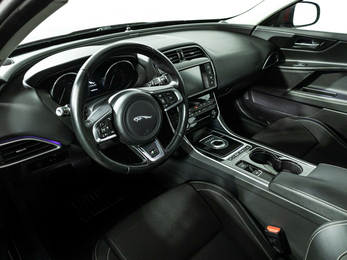 Jaguar XE 2015 года с пробегом. Фото: #8