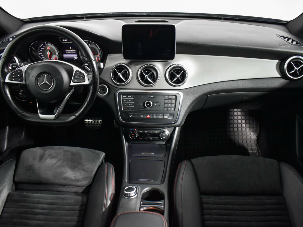 Б/У Мерседес-Бенц ГЛА 2016 года. Фото: #13