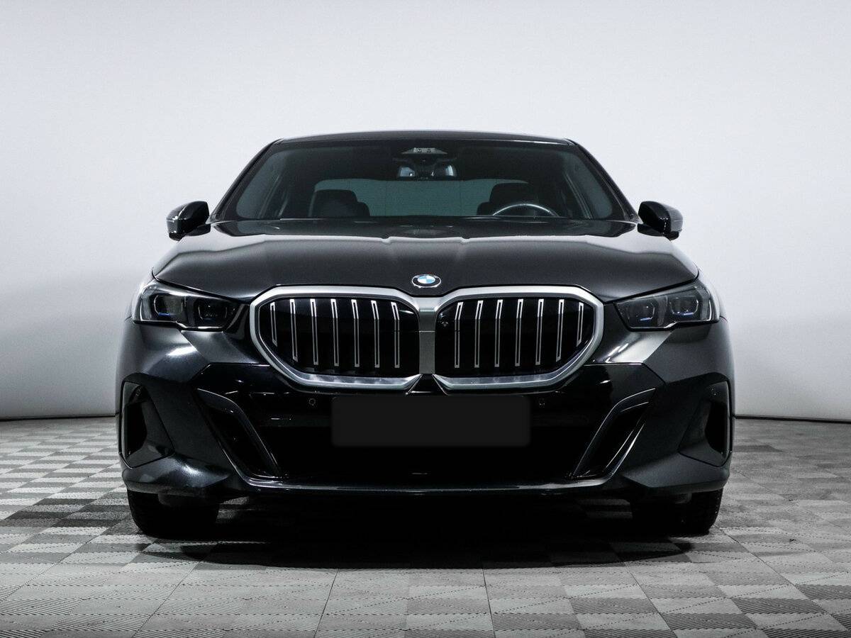 Б/У БМВ 5 серии 2024 года. Фото: #1