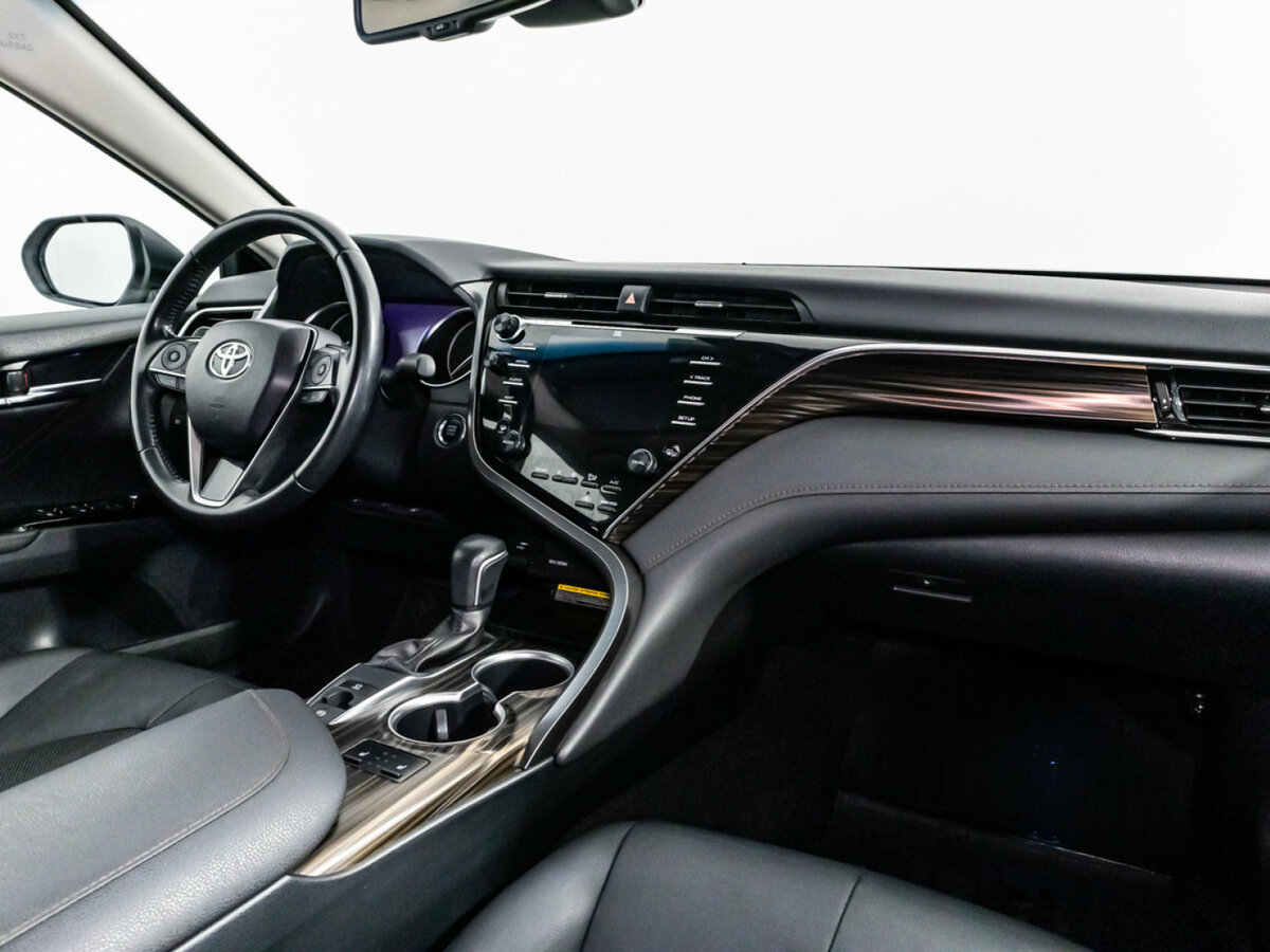 Б/У Тойота Камри 2019 года. Фото: #8