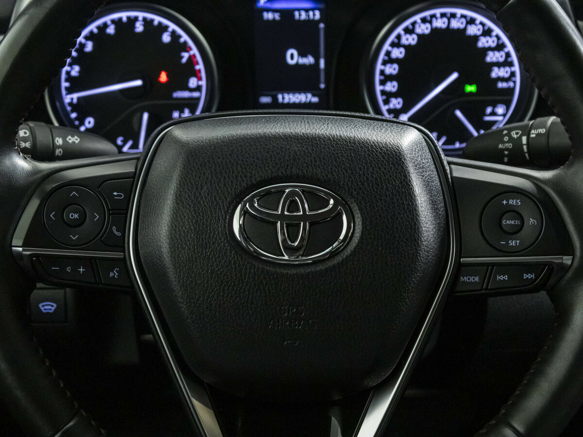 Б/У Тойота Камри 2021 года. Фото: #9