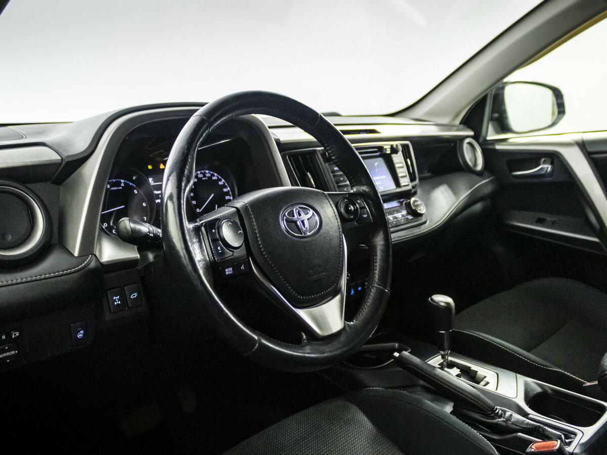 Б/У Тойота Рав4 2015 года. Фото: #9