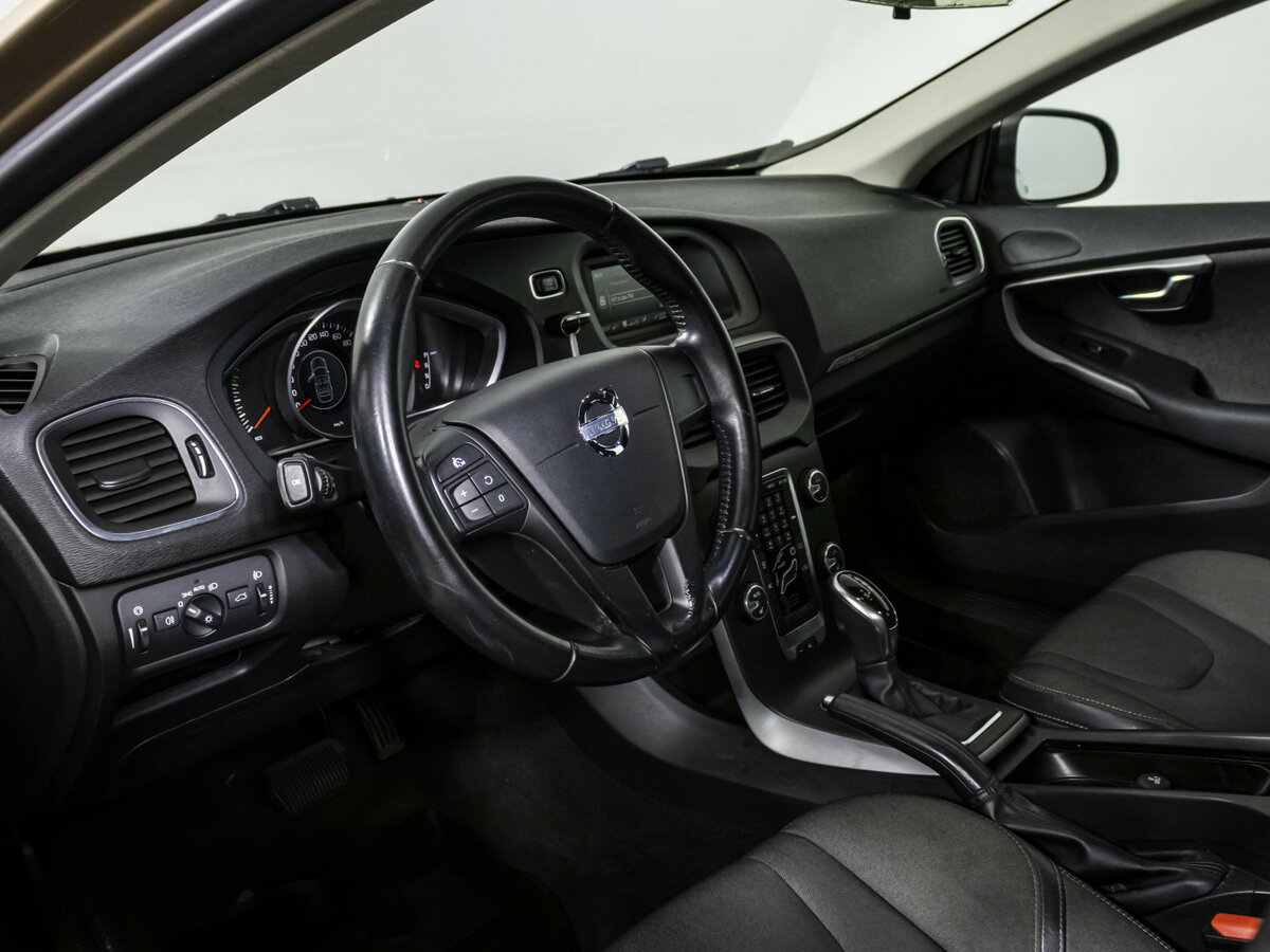 Б/У Вольво В40 Кросс Кантри 2013 года. Фото: #7