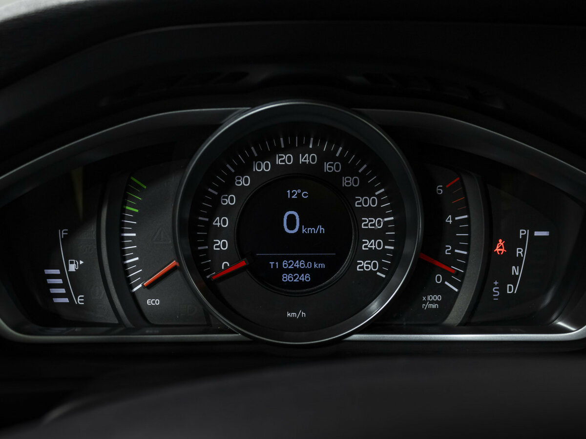 Б/У Вольво В40 Кросс Кантри 2013 года. Фото: #8