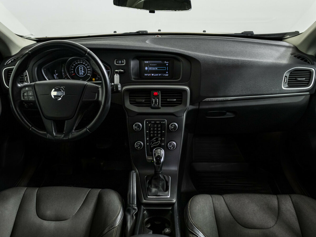 Б/У Вольво В40 Кросс Кантри 2013 года. Фото: #9