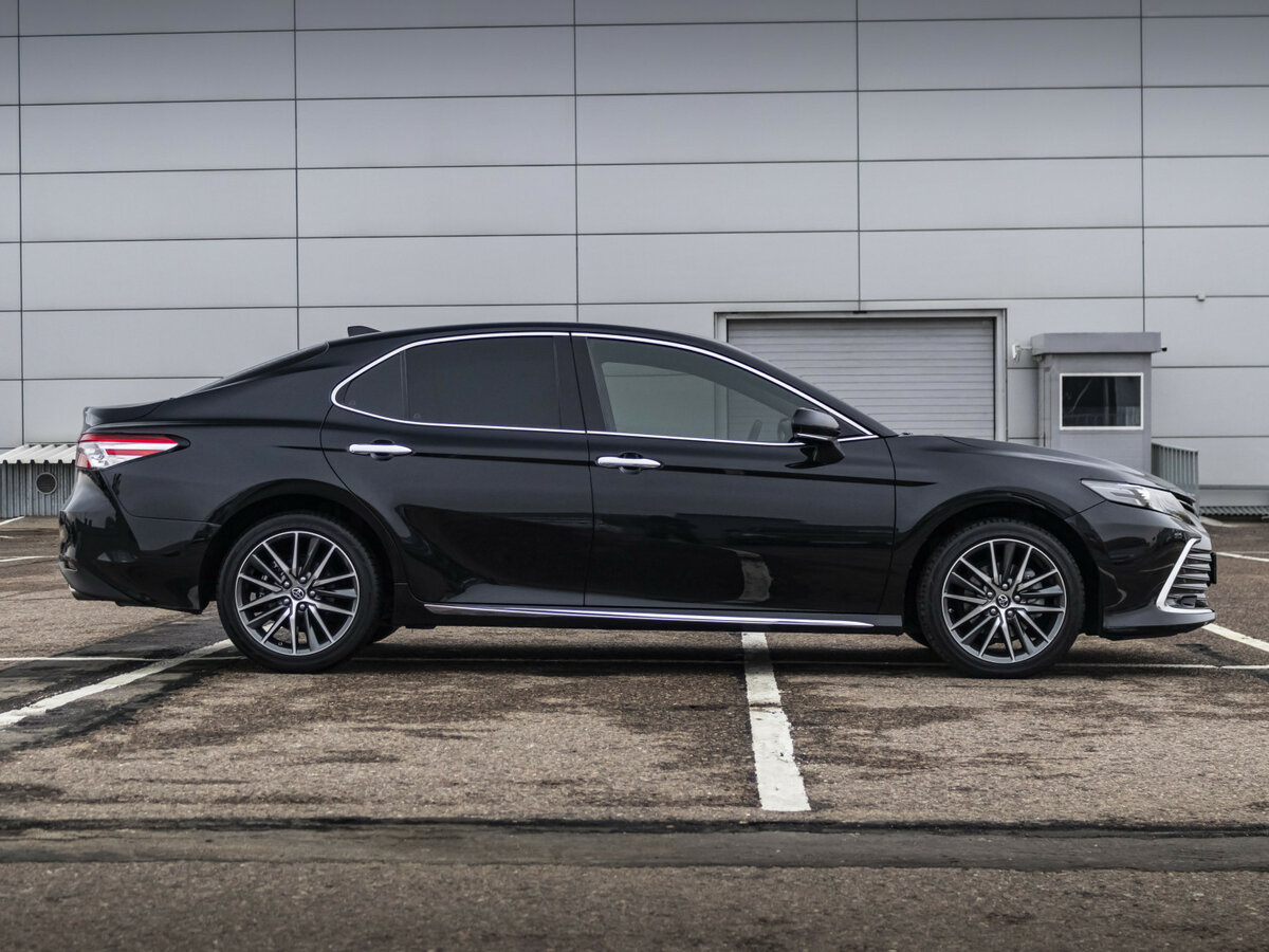 Б/У Тойота Камри 2023 года. Фото: #3