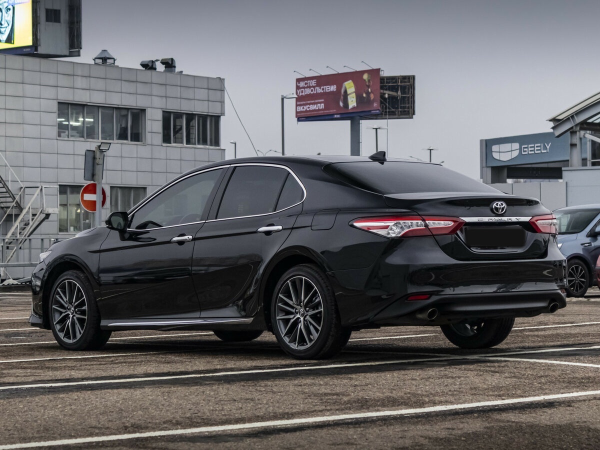 Б/У Тойота Камри 2023 года. Фото: #5
