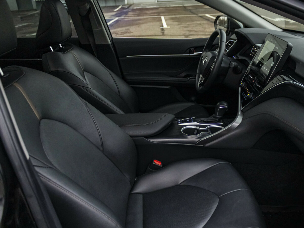 Б/У Тойота Камри 2023 года. Фото: #8