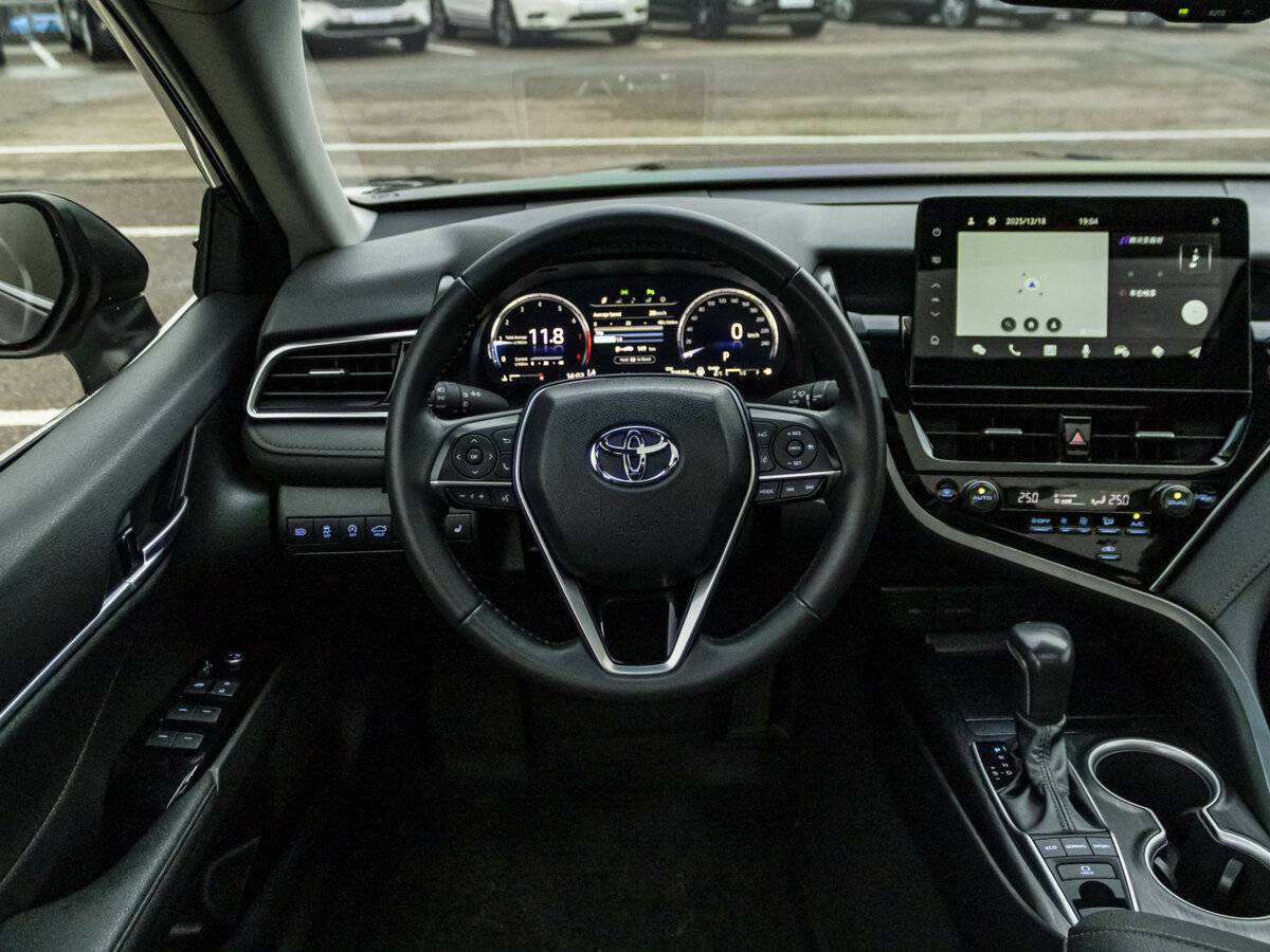 Б/У Тойота Камри 2023 года. Фото: #11