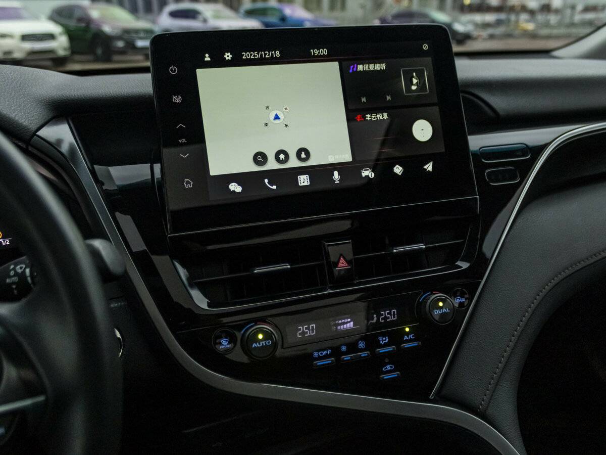 Б/У Тойота Камри 2023 года. Фото: #15