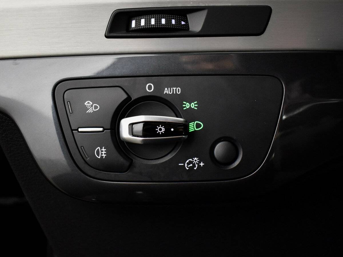 Б/У Ауди К7 2016 года. Фото: #13