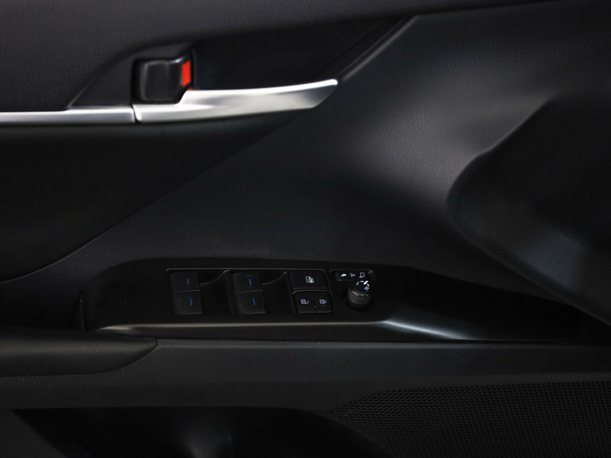 Б/У Тойота Камри 2021 года. Фото: #6