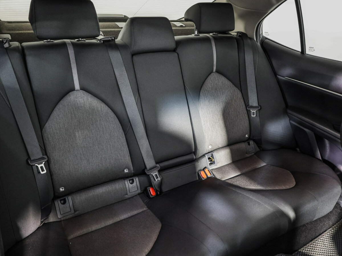 Б/У Тойота Камри 2021 года. Фото: #12