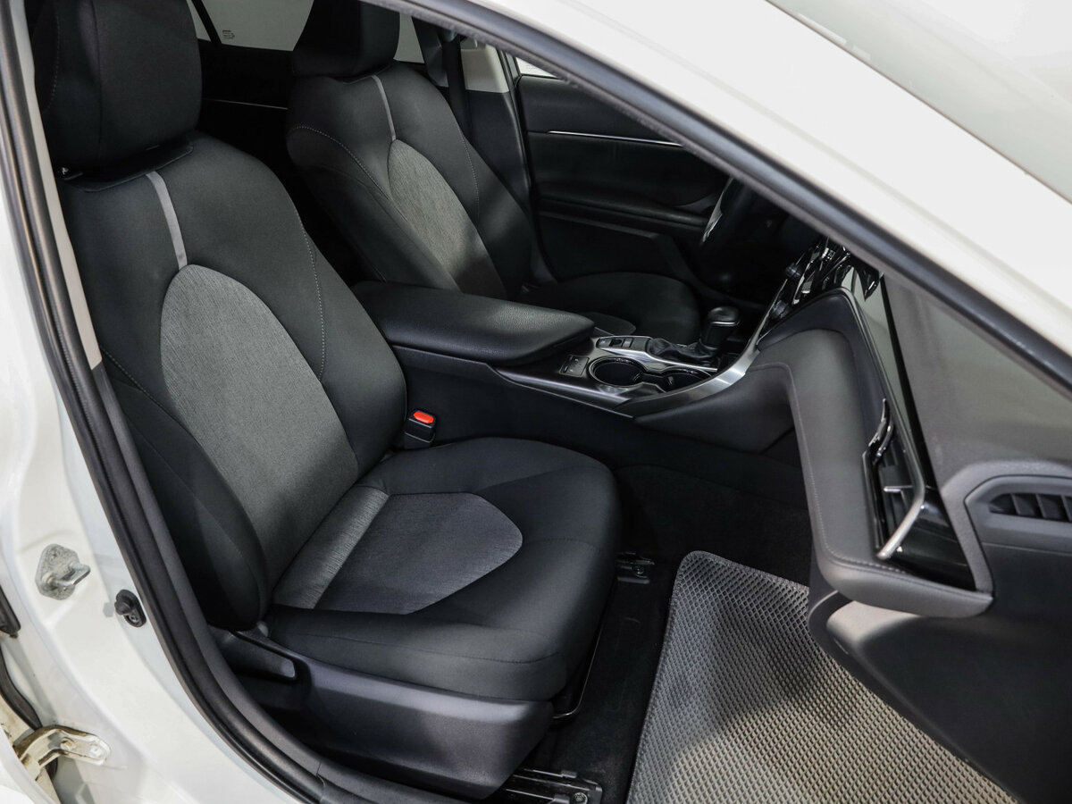 Б/У Тойота Камри 2021 года. Фото: #15