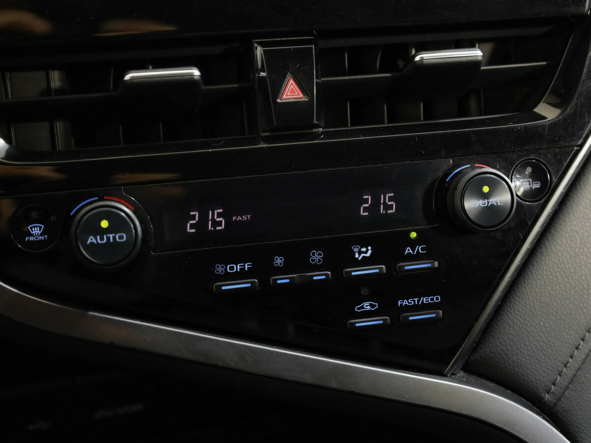 Б/У Тойота Камри 2021 года. Фото: #20