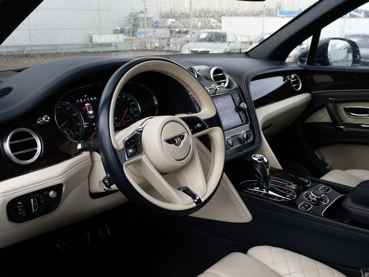 Б/У Бэнтли Бентайга 2016 года. Фото: #9