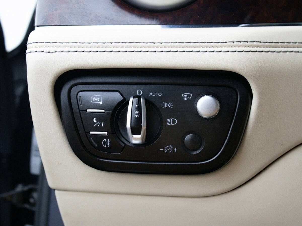 Б/У Бэнтли Бентайга 2016 года. Фото: #21