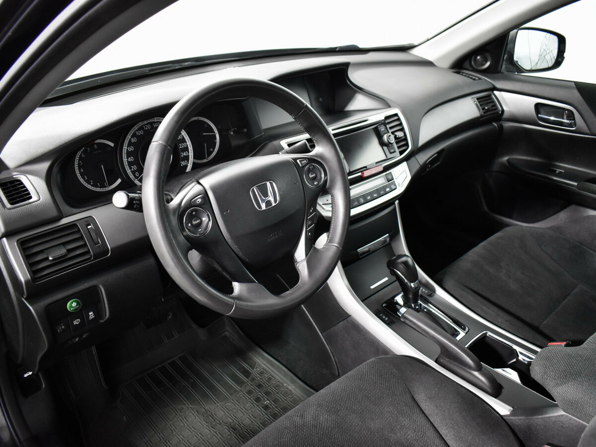 Б/У Хонда Аккорд 2013 года. Фото: #7