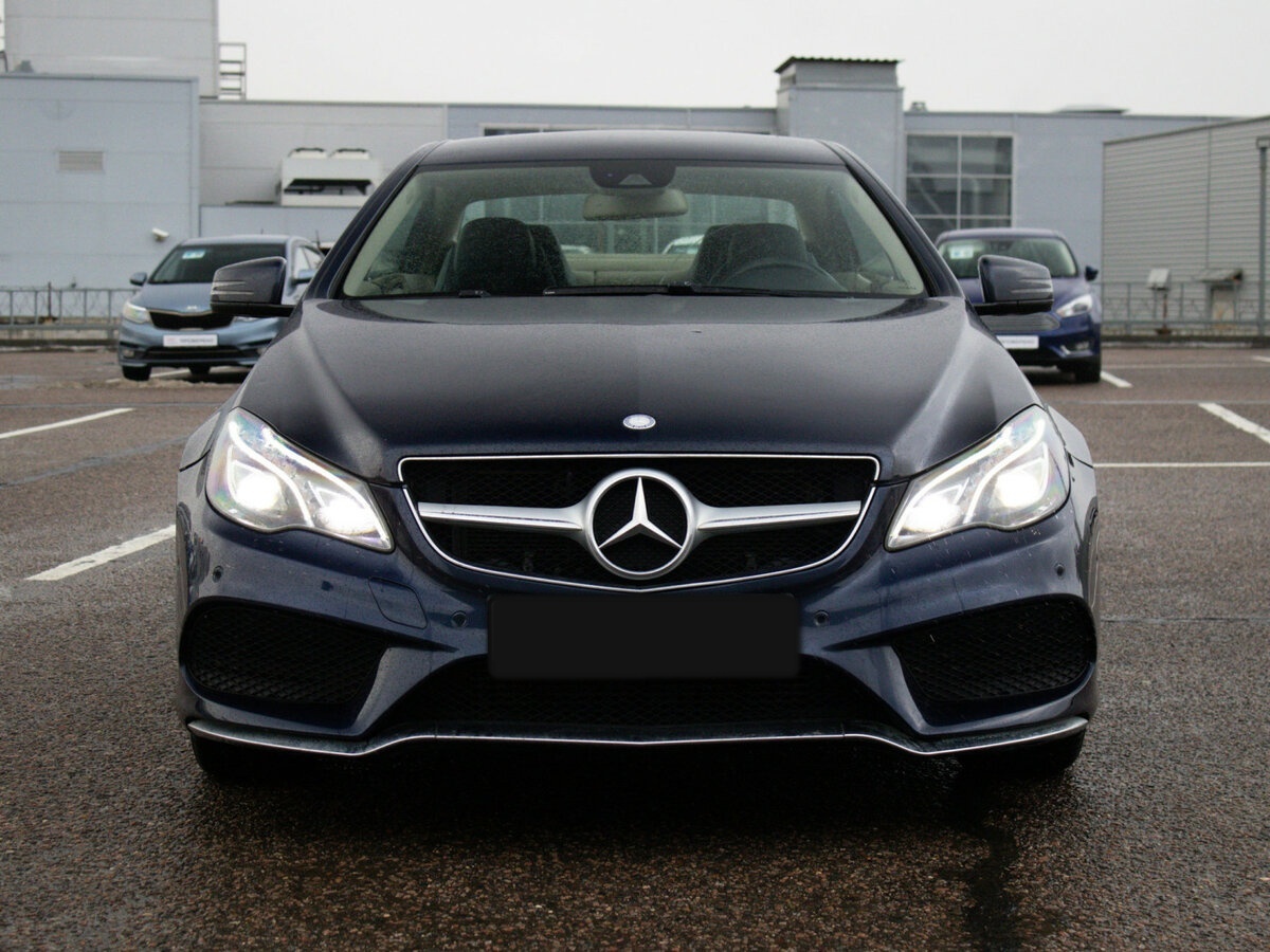 Б/У Мерседес-Бенц Е-Класс 2013 года. Фото: #1