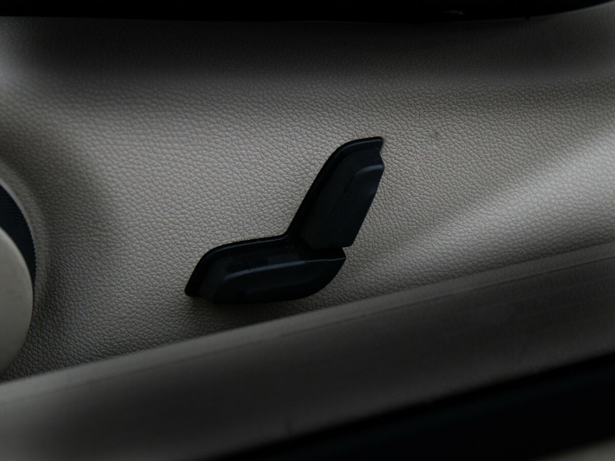 Б/У Мерседес-Бенц Е-Класс 2013 года. Фото: #13