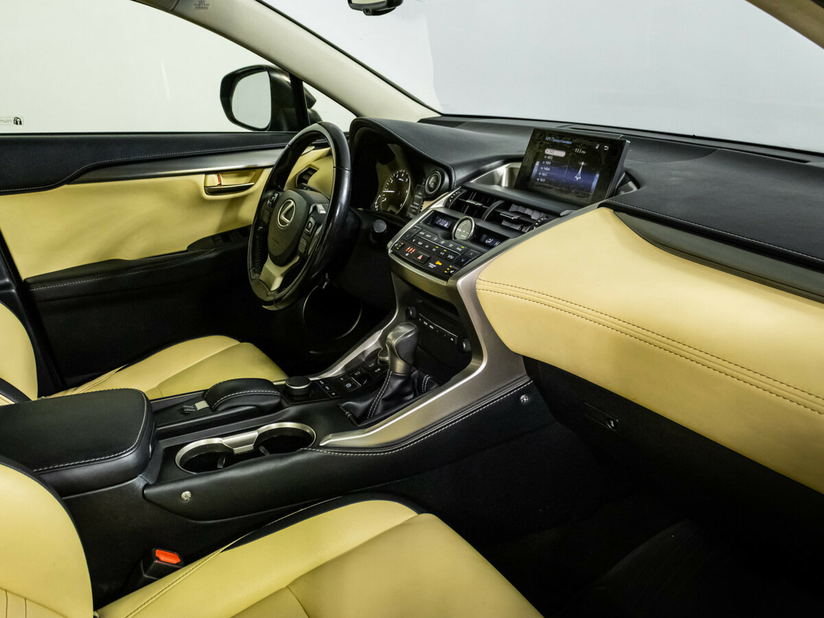 Б/У Лексус Н-Икс 2015 года. Фото: #6