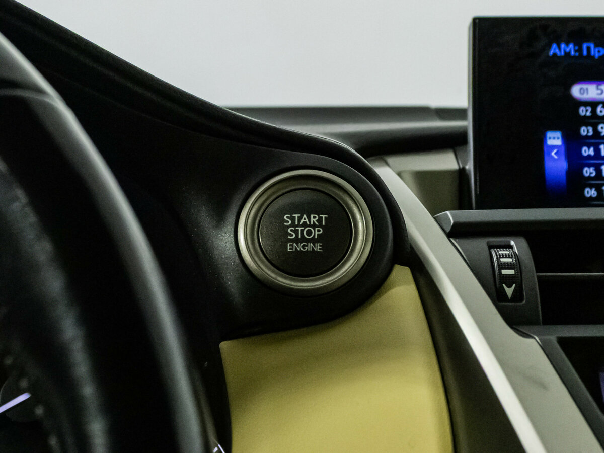 Б/У Лексус Н-Икс 2015 года. Фото: #13