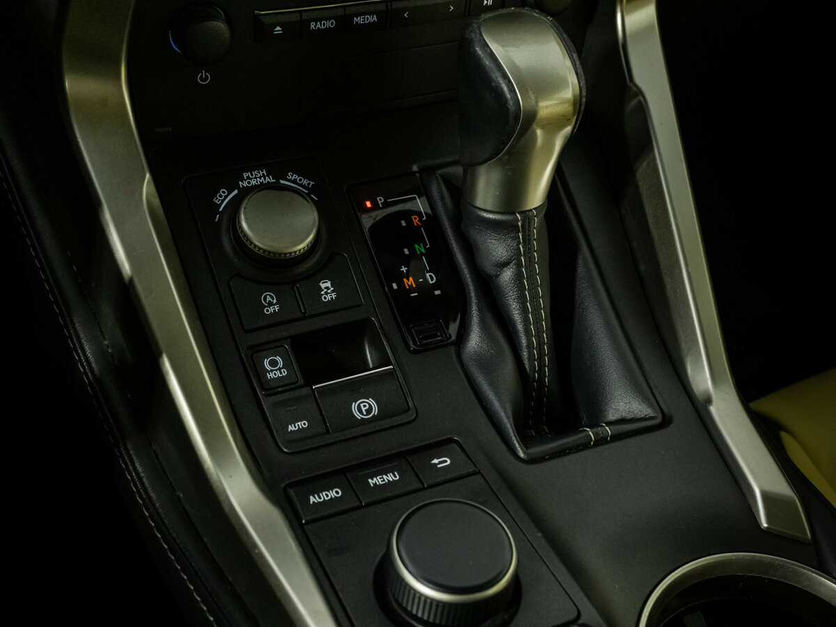 Б/У Лексус Н-Икс 2015 года. Фото: #15