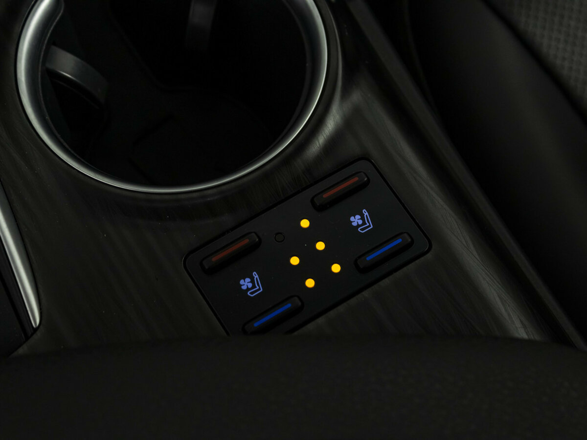 Toyota Camry 2023 года с пробегом. Фото: #14