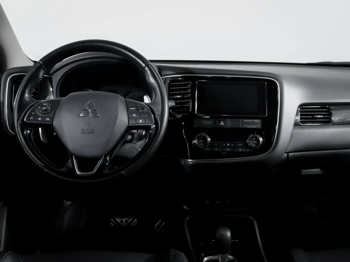 Б/У Митсубиши Оутлэндер 2018 года. Фото: #11