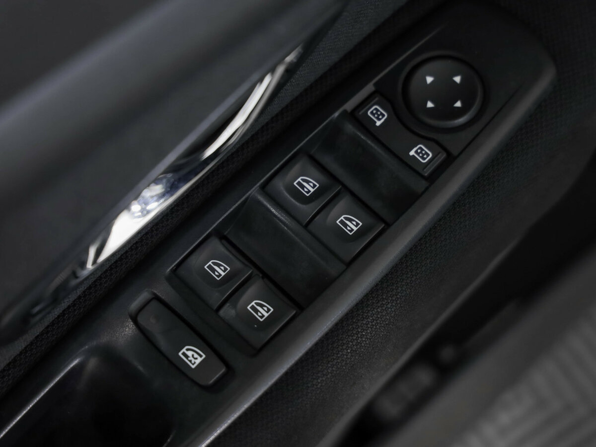 Renault Fluence 2014 года с пробегом. Фото: #16