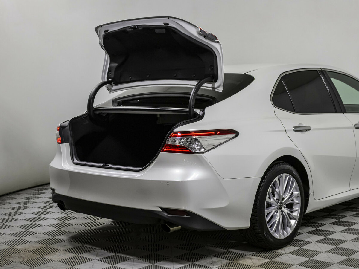 Toyota Camry 2018 года с пробегом. Фото: #15