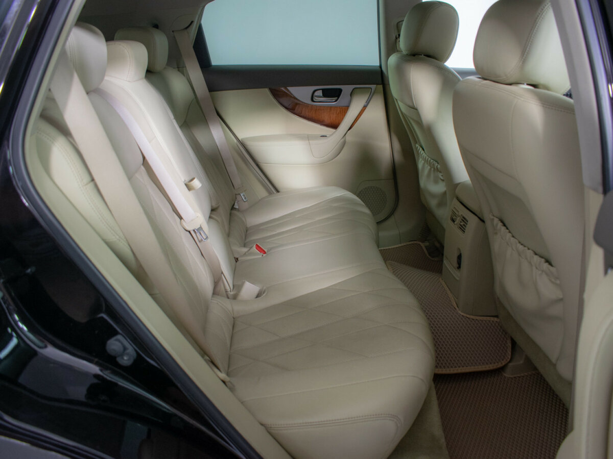 Б/У Инфинити К-Икс70 2015 года. Фото: #7