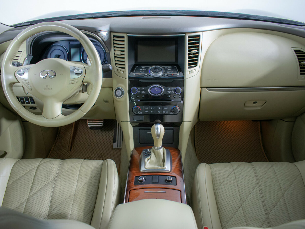 Б/У Инфинити К-Икс70 2015 года. Фото: #8