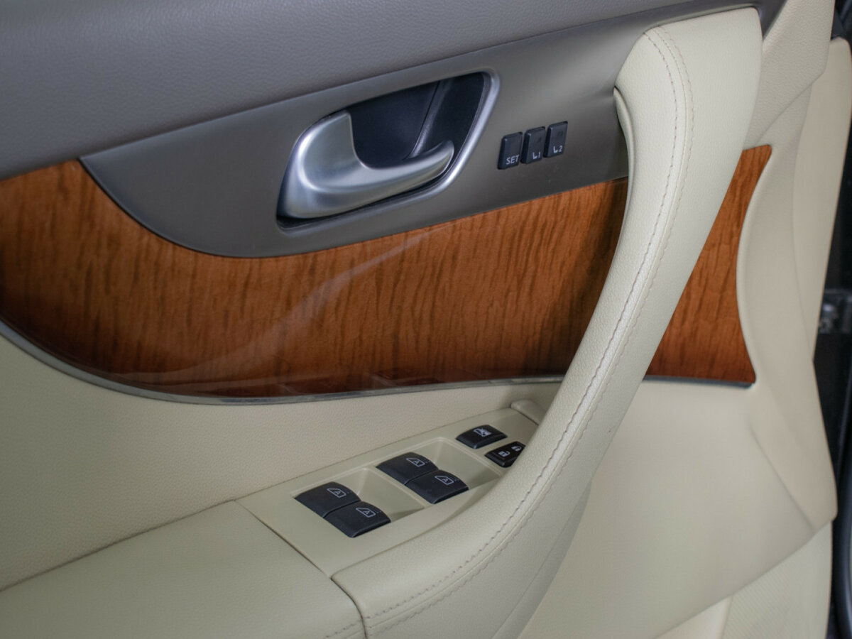 Б/У Инфинити К-Икс70 2015 года. Фото: #11